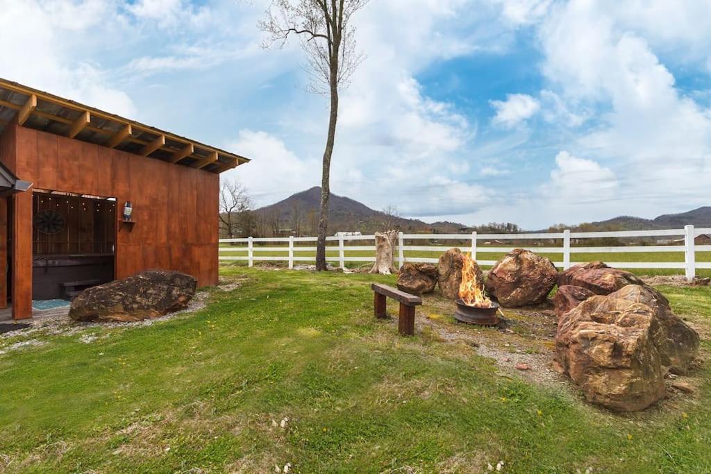 Romantic A-Frame Private Hottub Firepit Neargsmnp Sevierville Zewnętrze zdjęcie